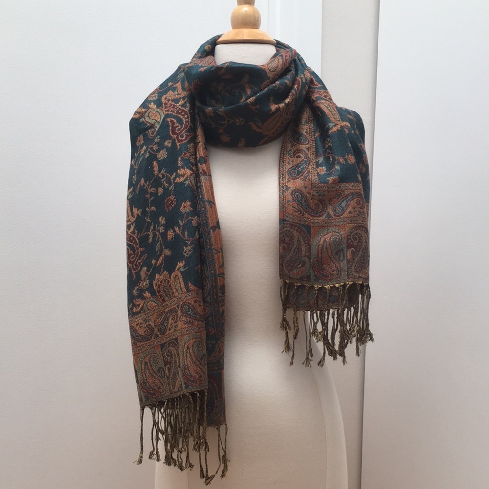 NWOT Light scarf